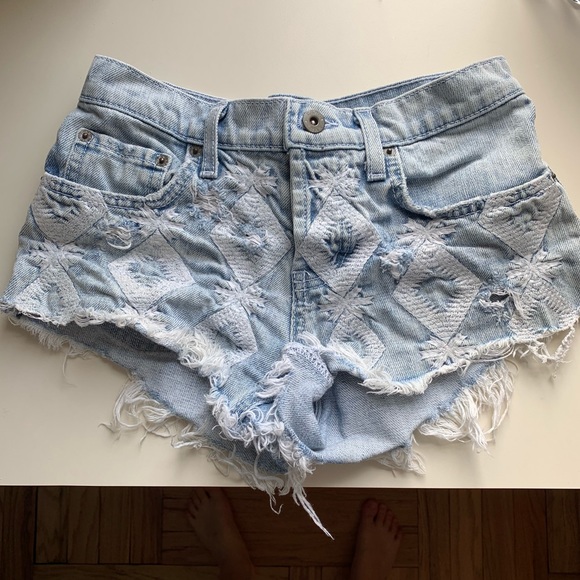 Carmar Geometric Pattern Denim Shorts - Picture 2 of 3